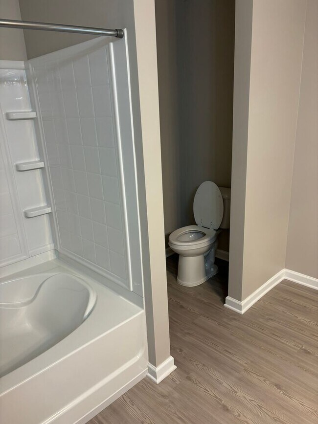 Building Photo - Beautiful home located in a culdesac.