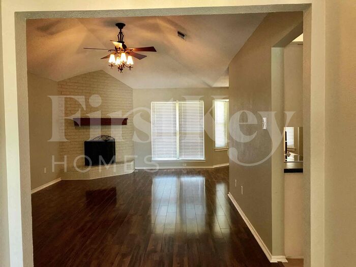 Building Photo - 1417 Highland Dr