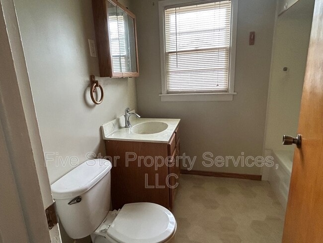 Building Photo - 2244 S 9th St