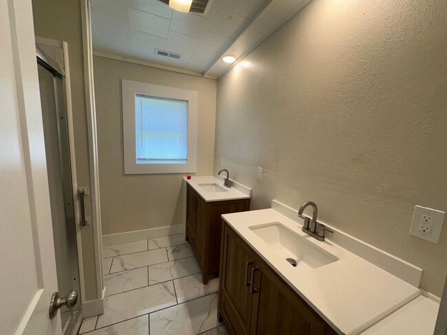 Building Photo - FULLY RENOVATED! 3 Bed/2 Bath in Wanchese