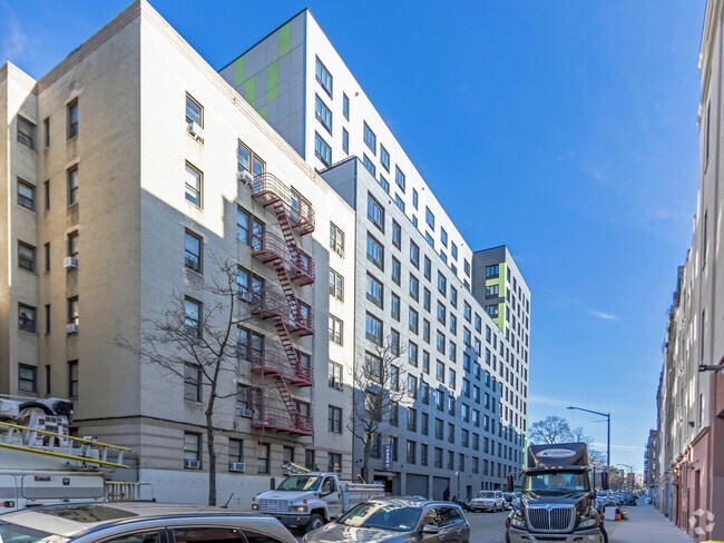 Building Photo - Creston Parkview