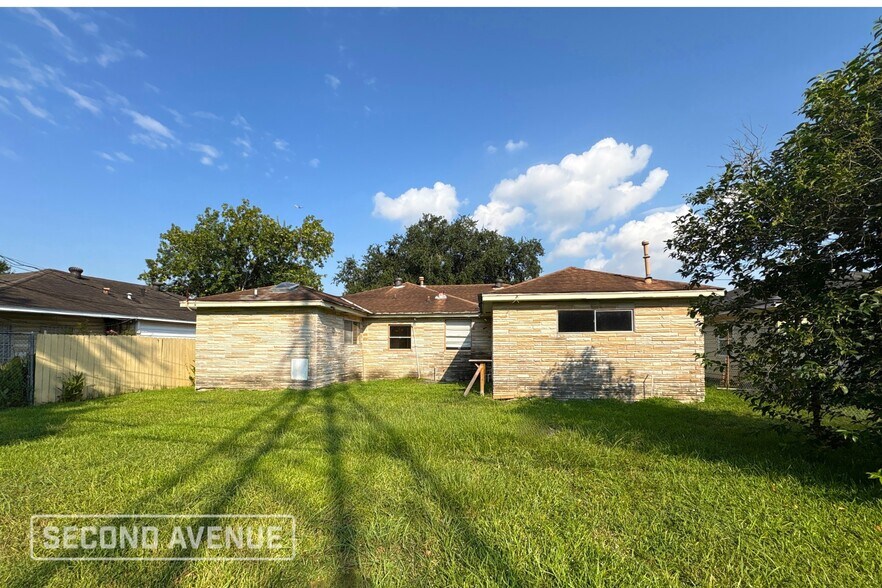 Building Photo - 607 Ahrens St