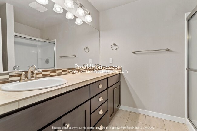 Building Photo - Gorgeous 4 Bedroom in West Linn! - Lovely ...