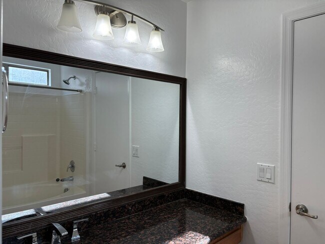 Building Photo - Beautiful 3 Bedroom Home in Camelback Ranch