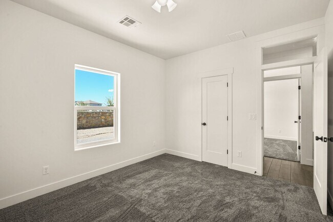 Building Photo - 4025 Boardwalk Rd