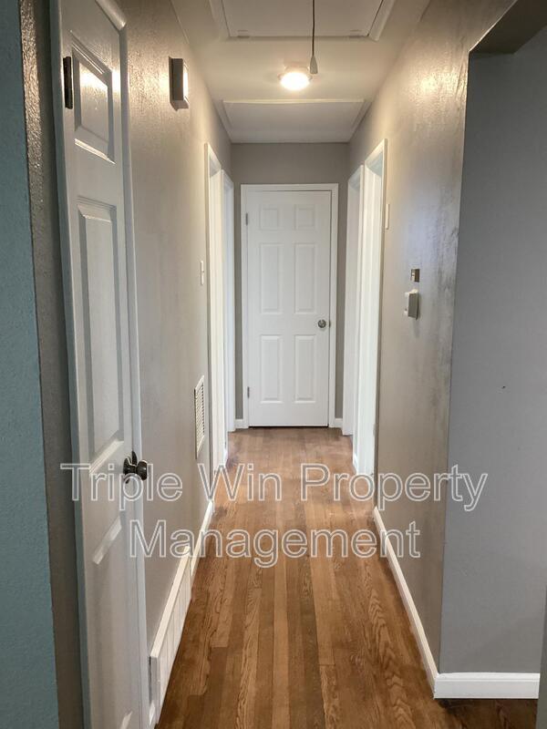 Building Photo - 563 Apex Dr