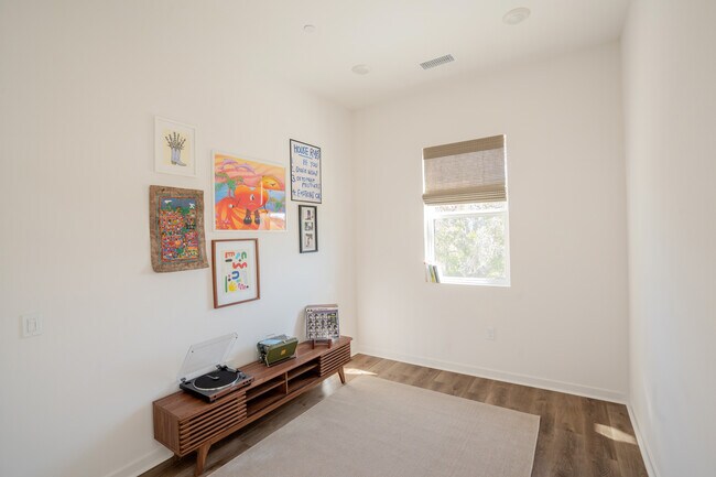 Building Photo - 26939 Goldfinch Ln