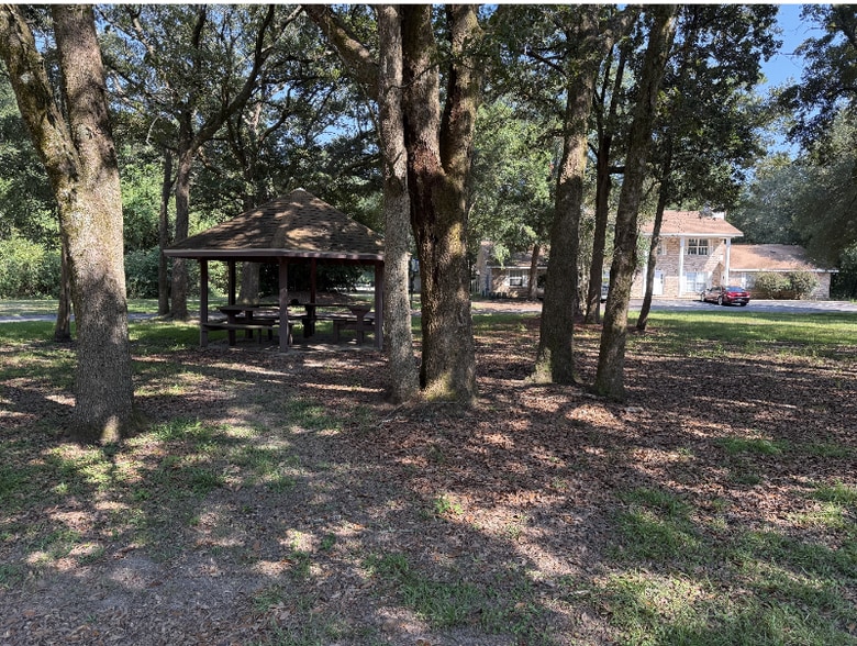 Building Photo - 3336 Colonial Oaks Dr