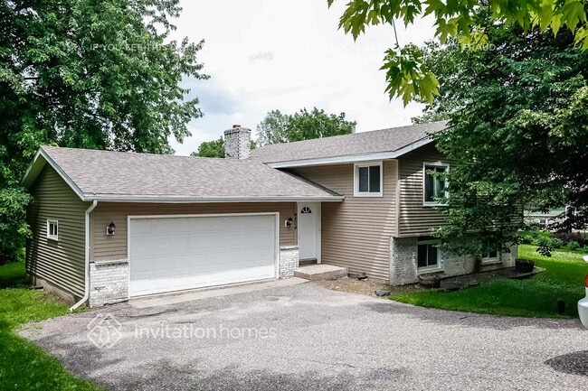 Building Photo - 4804 W Hidden Valley Dr