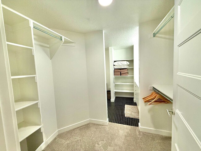 Building Photo - 385 S 400 E