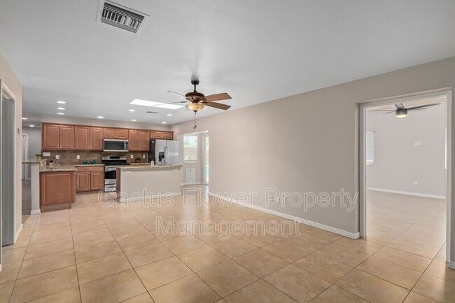 Building Photo - 5217 E Sheena Dr