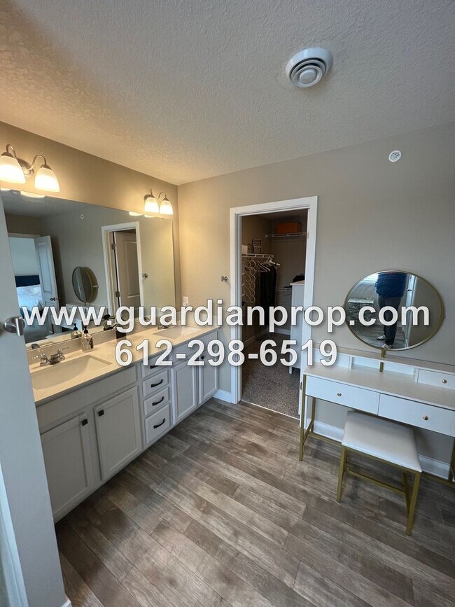 Building Photo - Luxury 2020 Built Townhouse Available June 1, Open Floor Plan, Fireplace, Patio, Primary w/Huge P...