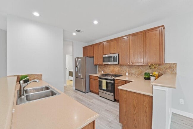 Building Photo - 3529 Shiraz Loop