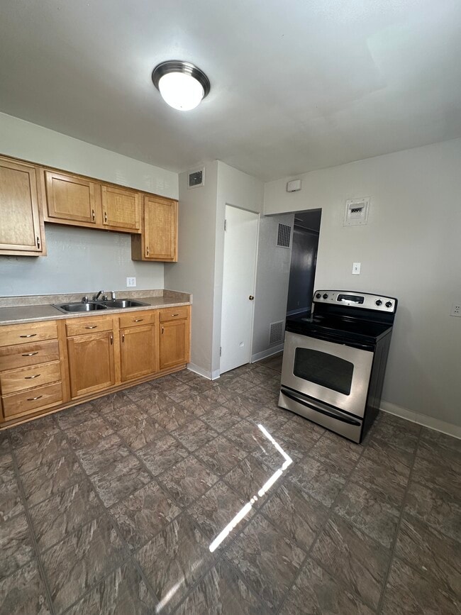 Building Photo - Race Street Apartments