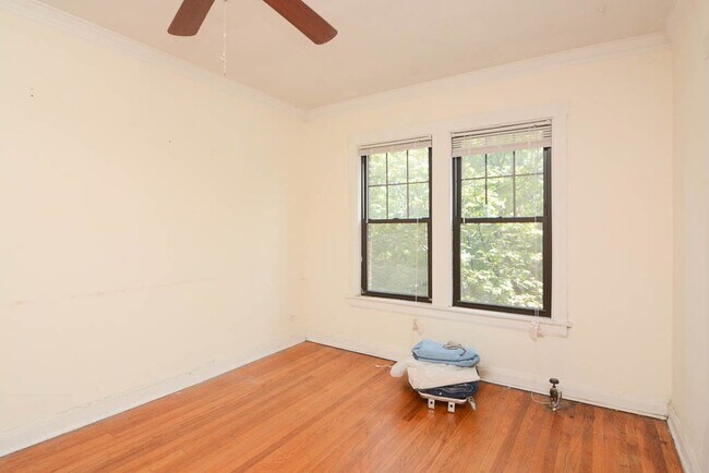 Building Photo - 3011 N Racine Ave