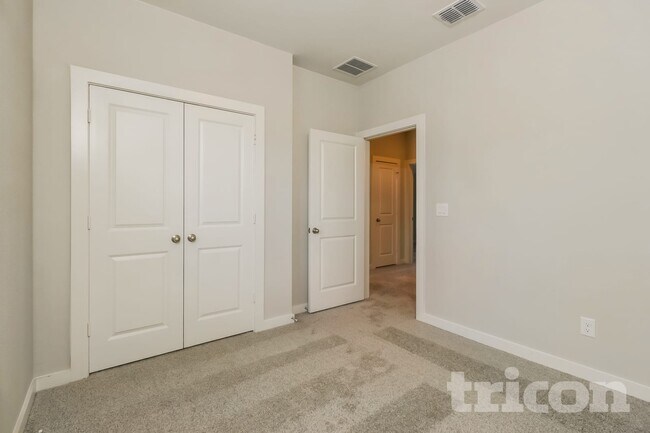 Building Photo - 612 Foxtail Agave St