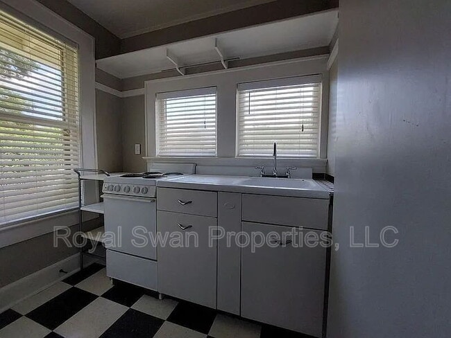 Building Photo - 515 McRorie St