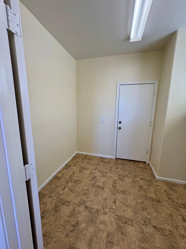 Building Photo - 16126 W Meade Ln