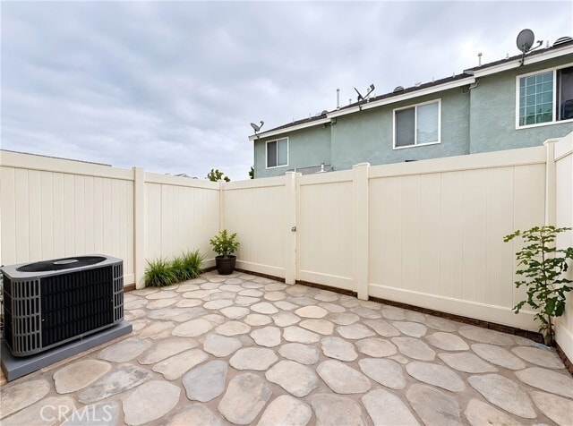 Building Photo - 5640 Riverside Dr