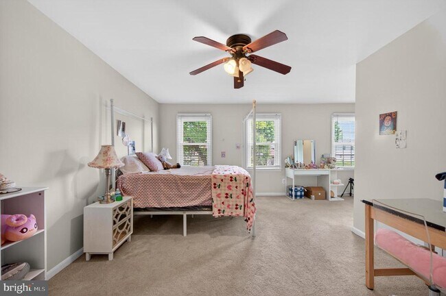 Building Photo - 8815 Newport Ct