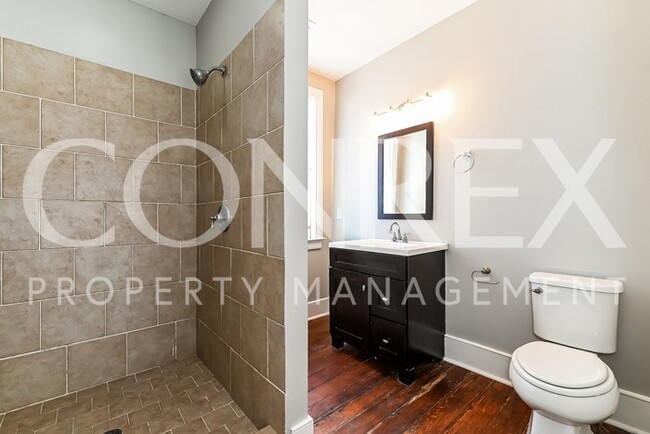 Building Photo - 5 Bedrooms in Downtown Charleston!