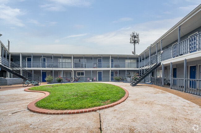 Courtyard - ALL BILLS PAID! El Dorodo Park
