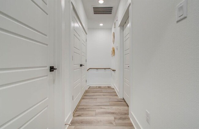 Building Photo - 970 Highland Sound Ln