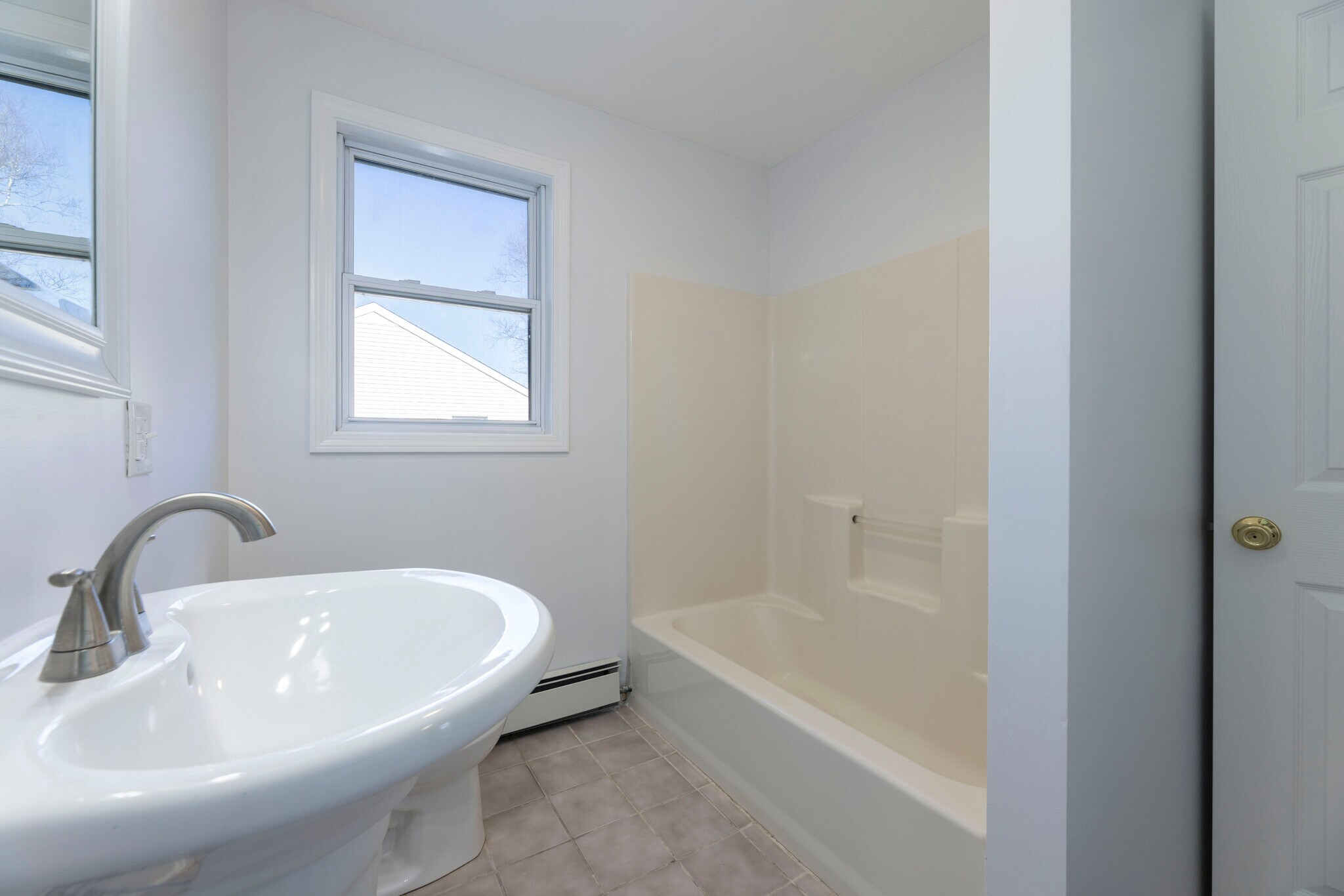 Building Photo - 5 School Ln