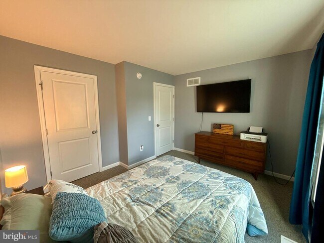 Building Photo - 4 Senator Ave