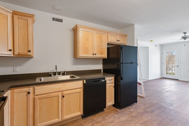 Building Photo - 24 Jersey Way