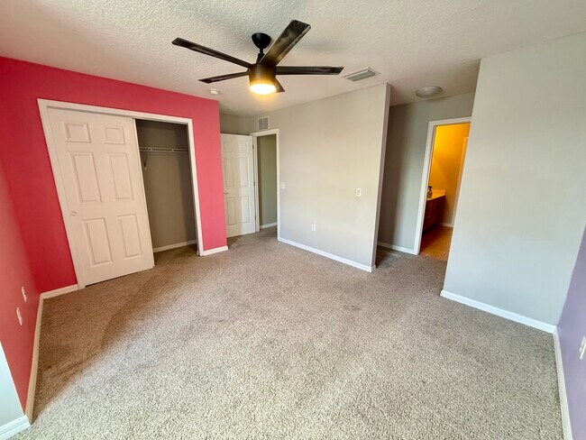 Building Photo - 3421 Home Town Ln
