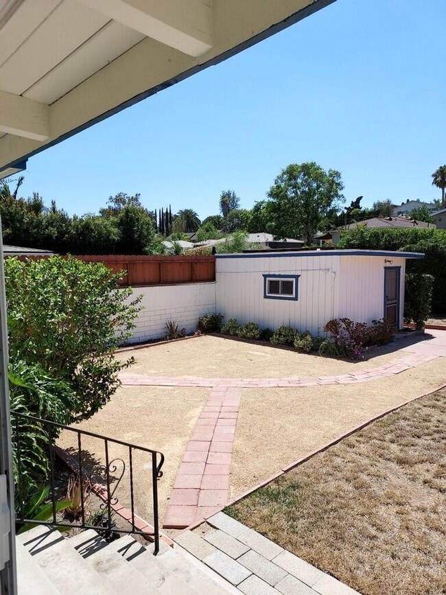 Building Photo - COMING SOON! La Mesa - 3 Bedroom/2 bath House PLUS Detached Bonus Room, Garage and W/D