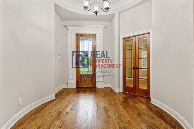 Building Photo - 113 Maral Ln