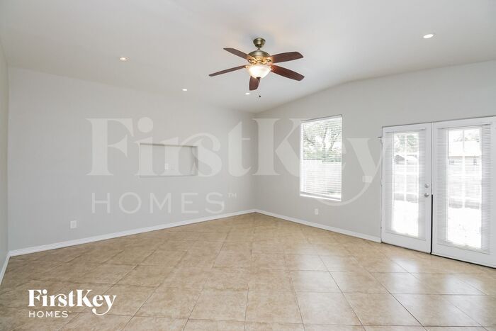 Building Photo - 657 W Barrow Dr
