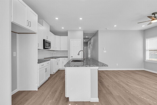 Building Photo - 4905 Paula St