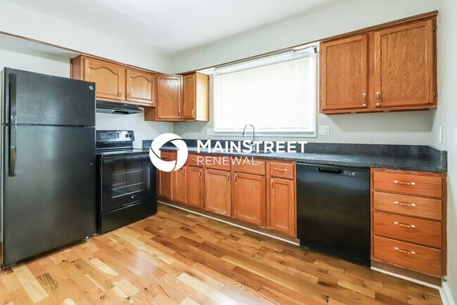 Building Photo - 3 Bedroom Pet-Friendly Home in Belton, MO with Main Street Renewal