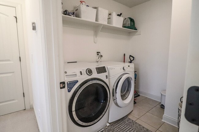 Building Photo - Spacious 4 Bedroom, Pet Friendly with Fenced In Backyard, Mimosa Bay Community Amenities