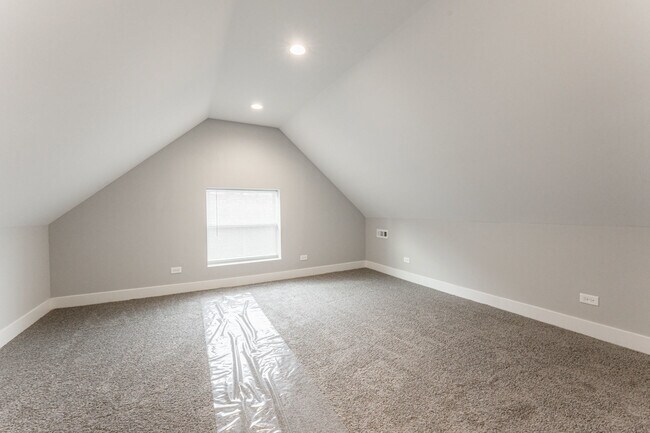 Building Photo - 926 W 32nd Pl