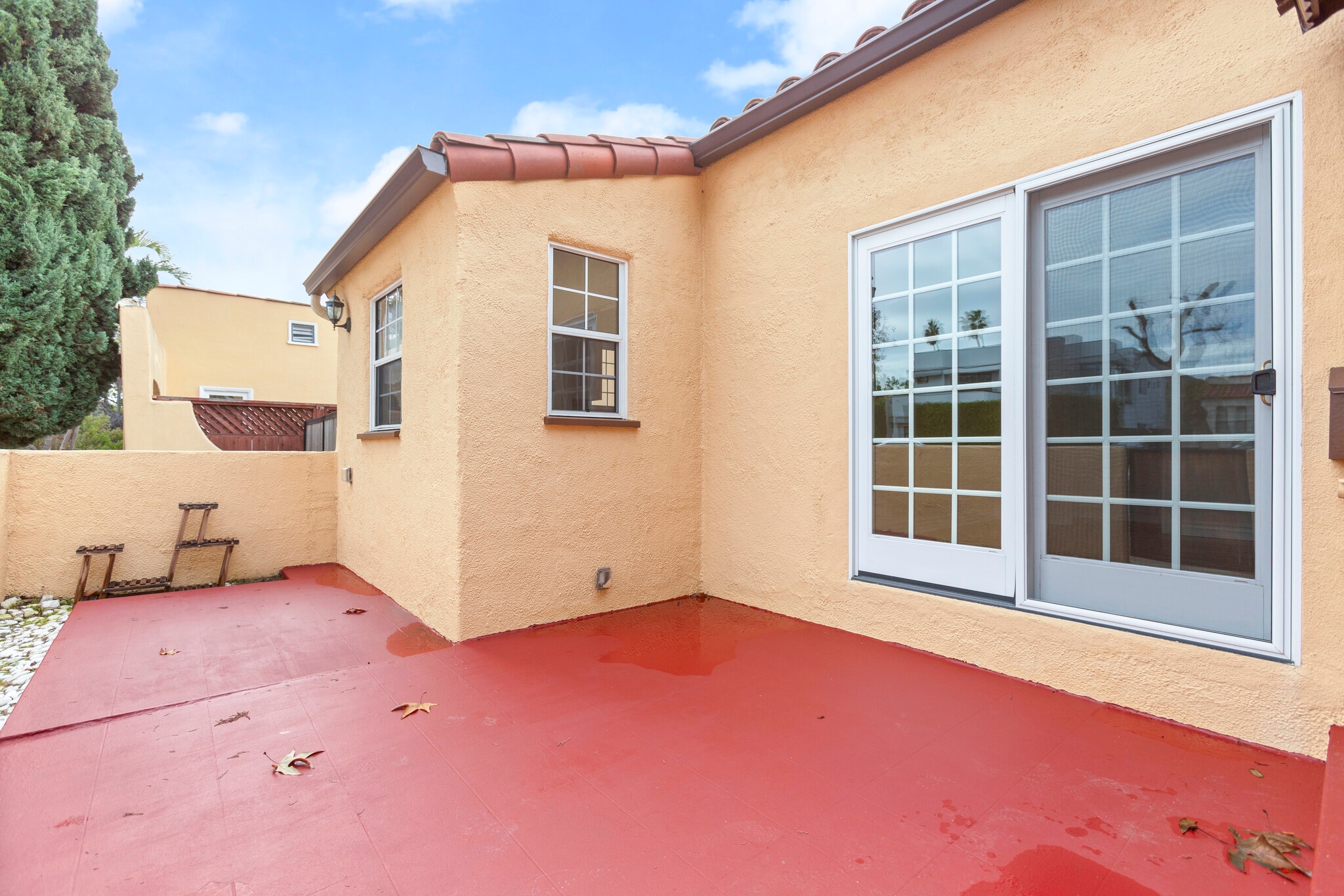 Building Photo - 827 N Laurel Ave