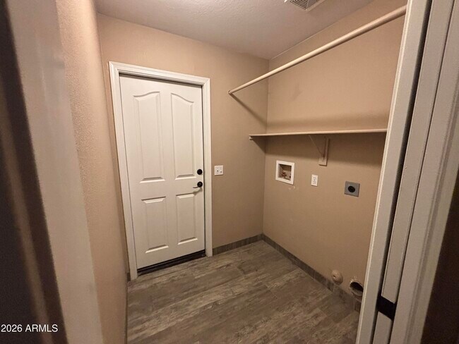 Building Photo - 1622 S Park St