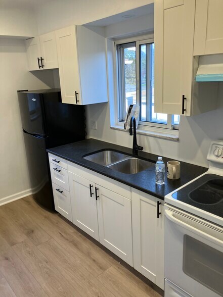 Building Photo - 3445 Beverly Dr