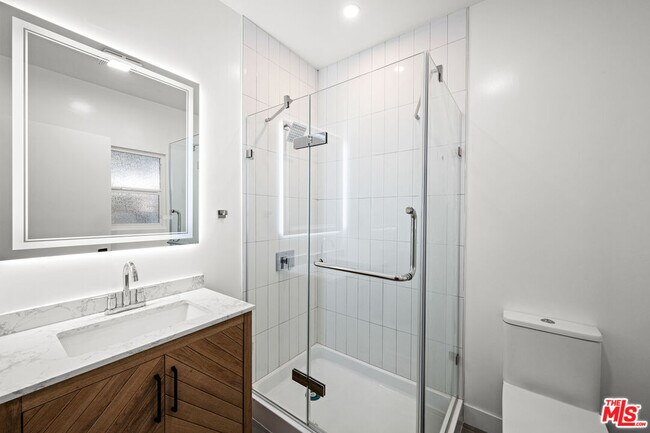 Building Photo - 1246 N Formosa Ave
