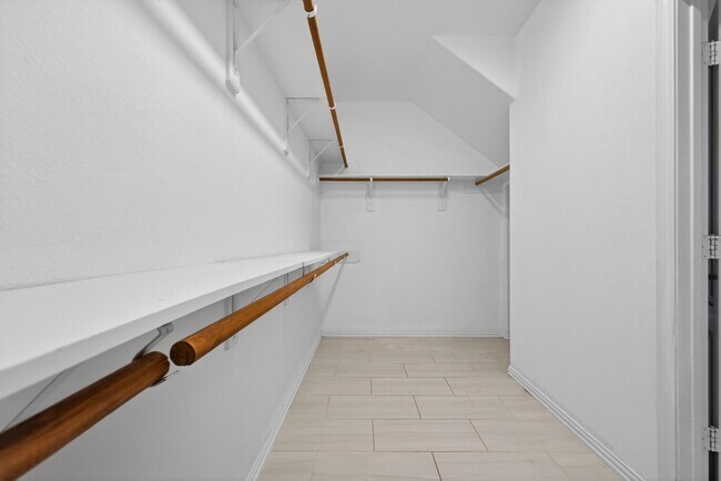 Building Photo - 6272 N Fawnlake Dr