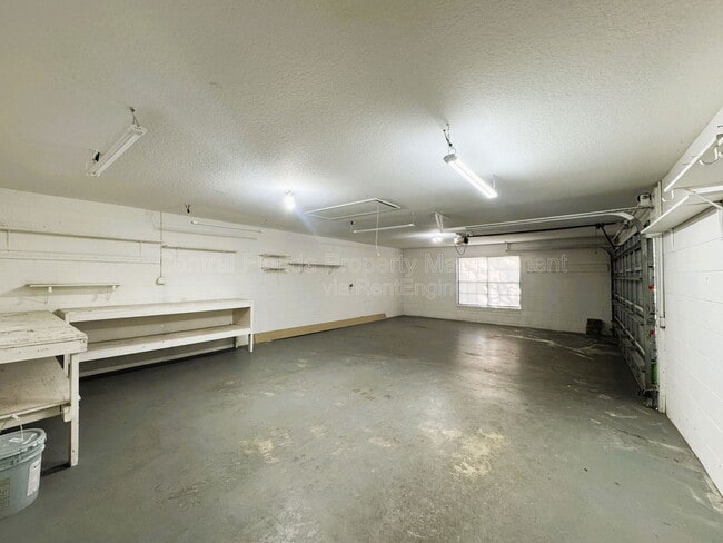 Building Photo - 1407 Spring Ridge Dr