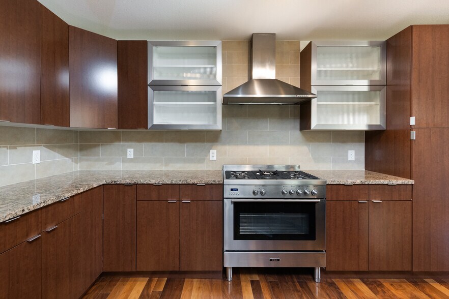 gas stove - 2240 N Clay St