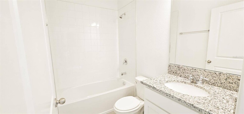 Building Photo - 413 Silver Palm Dr
