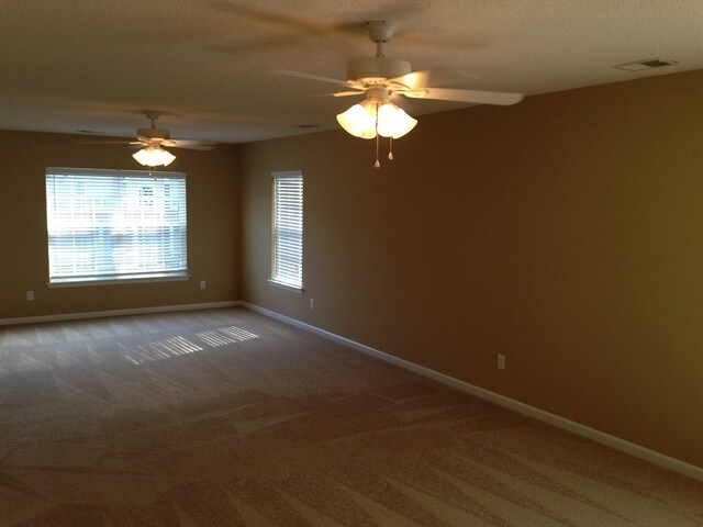 Building Photo - 128 Willowbend Ln