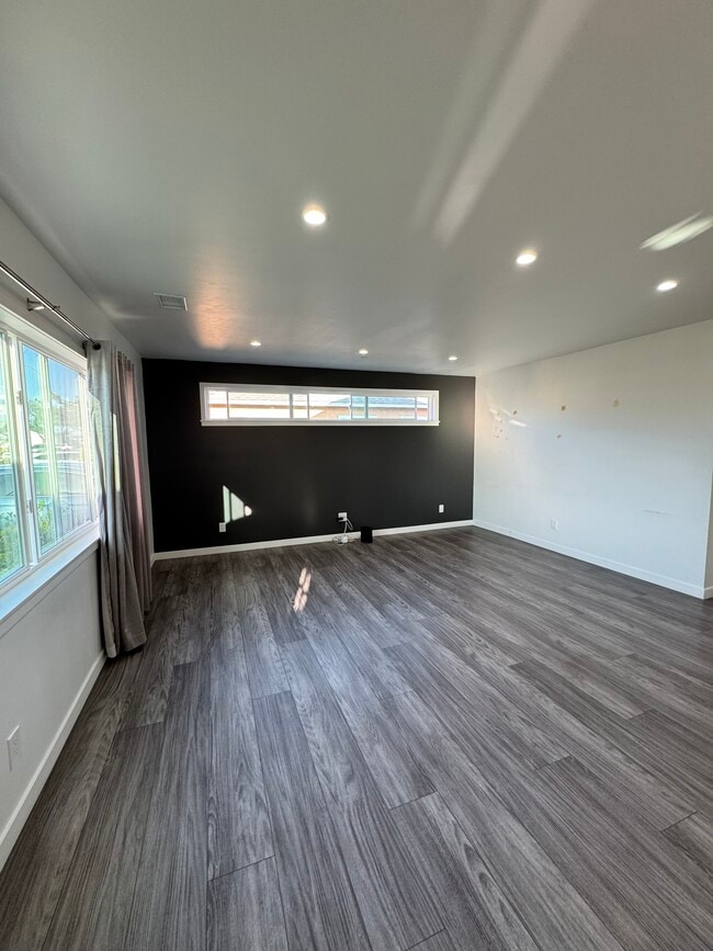 Building Photo - 1522 W 152nd St