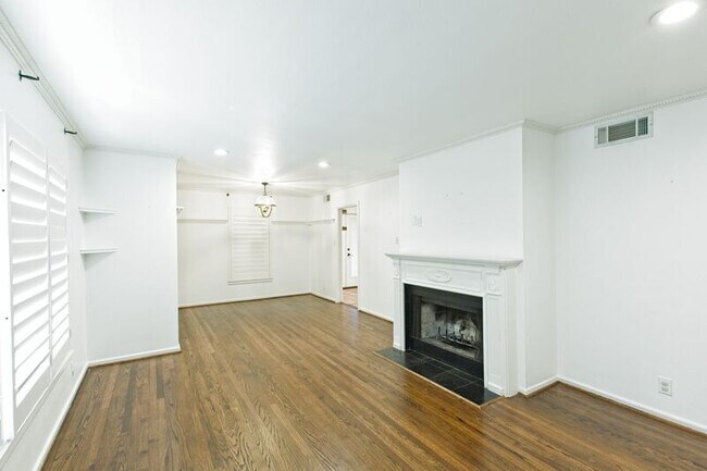 Building Photo - 11137 Sinclair Ave