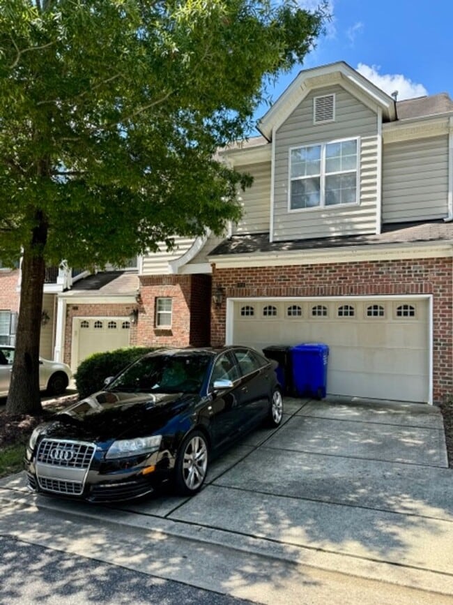 Building Photo - Upscale 3BR Vineyard Square Townhome | Gourmet Kitchen & Two-Car Garage